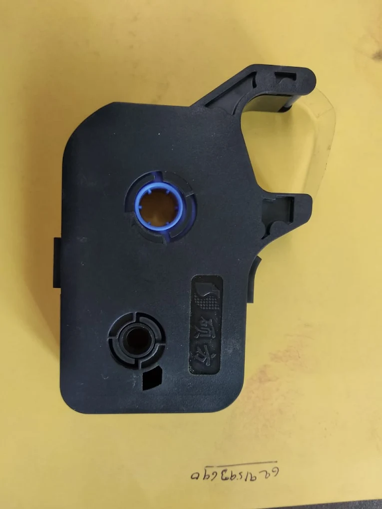 Electrical accessory component on a workbench
