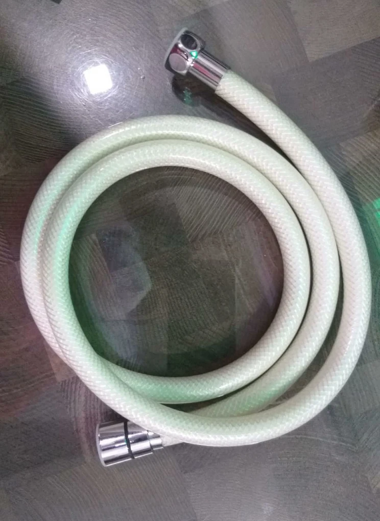 Flexible braided hose with metal fittings